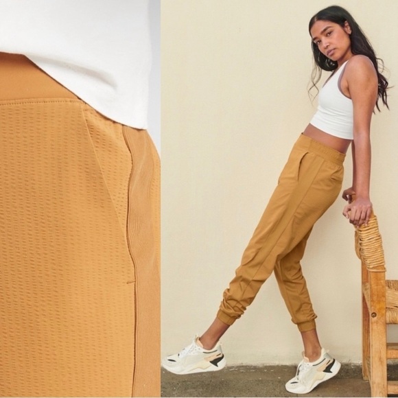 Athleta Pants - ATHLETA Textured Brooklyn High Rise Ankle Jogger Pants in Tuscan Gold Size 2